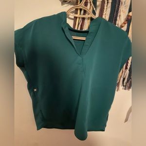 Figs Raphael top